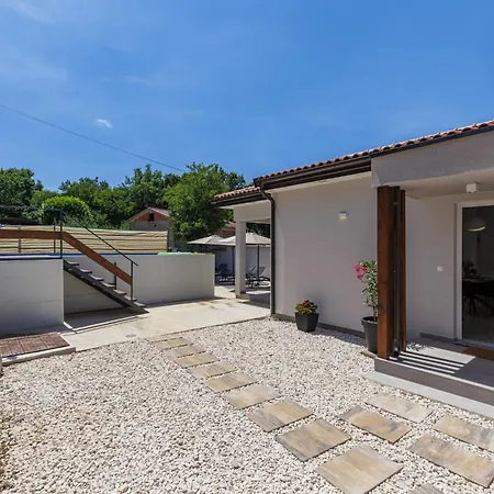 Alma By Interhome *